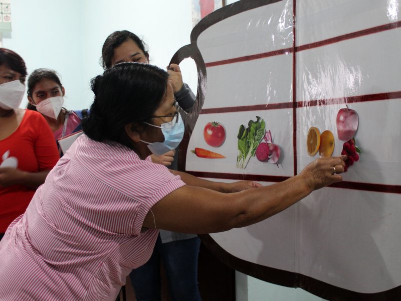 MUJERES APRENDEN SOBRE “OLLA ALIMENTICIA” Cabrini Guatemala